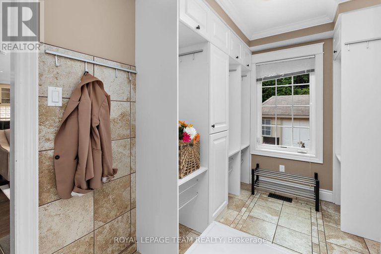 28424968/524-broadview-avenue/mckellarhighland/ottawa/ontario/K2A2L4_28