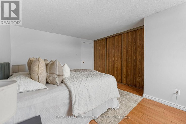 29398806/86-stokes-crescent/glencairnhazeldean/ottawa/ontario/K2L2Z4_19