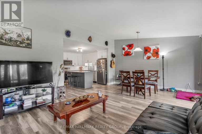 28931407/285-306-masters-lane/town-of-rockland/clarence-rockland/ontario/K4K0L3_16