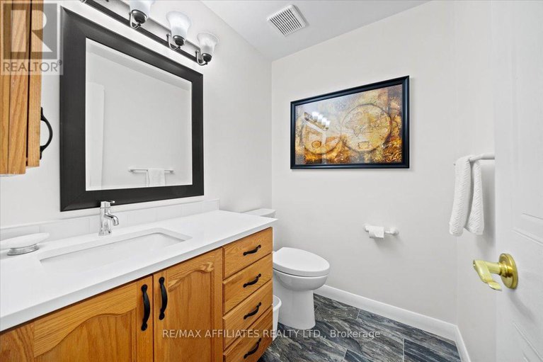 28528939/1244-foxborough-private-e/beaconwood/ottawa/ontario/K1J1E2_23