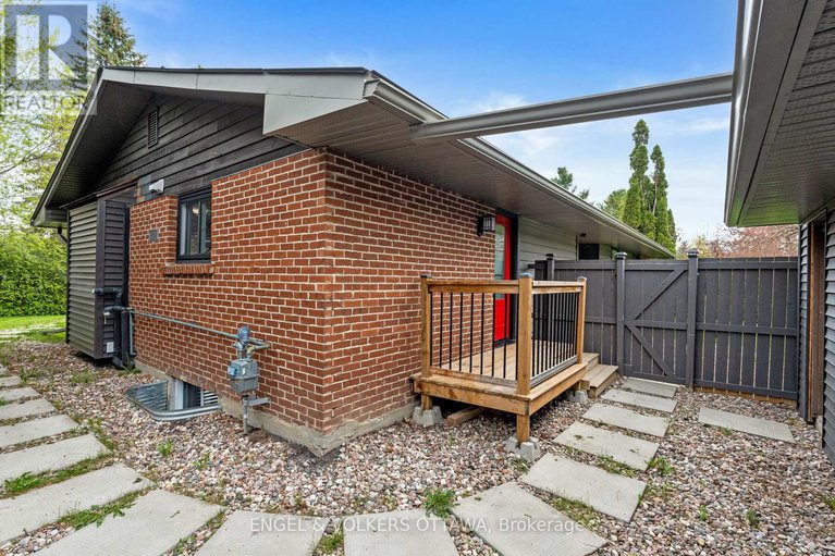 28294344/70-varley-drive/beaverbrook/ottawa/ontario/K2K1H2_32