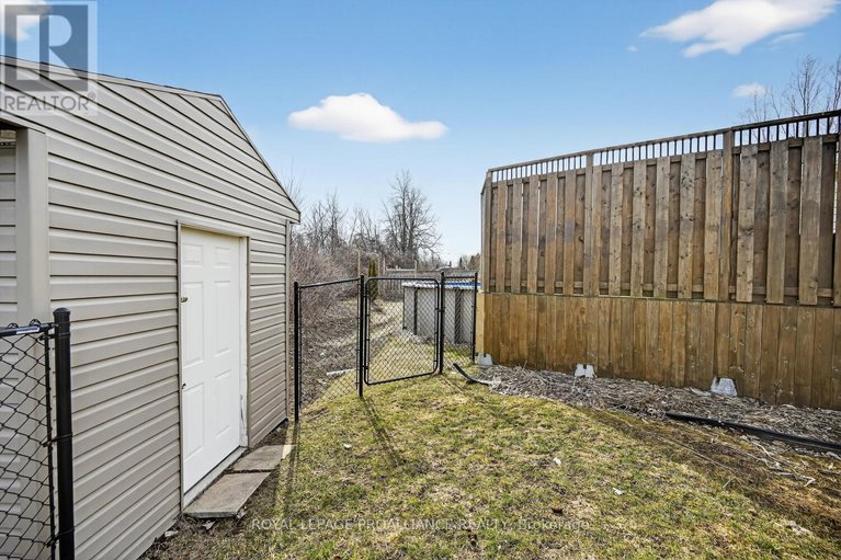 29557467/5500-meadowbrook-drive/iroquois/south-dundas/ontario/K0E1K0_32