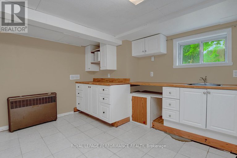 28439854/583-donald-street/overbrookcastle-heights/ottawa/ontario/K1K1L5_29