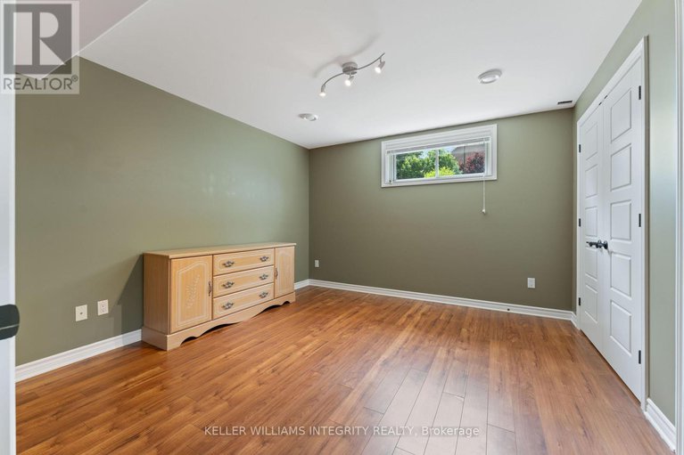 28432498/6373-blossom-trail-drive/greely/ottawa/ontario/K4P0B1_28