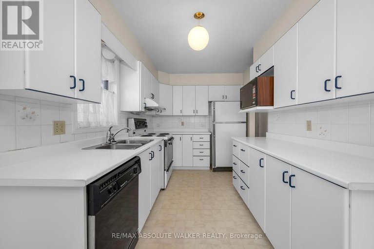 29532467/755-merkley-drive/fallingbrookpineridge/ottawa/ontario/K4A2T9_15