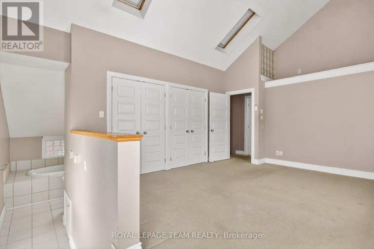 29422751/5965-rideau-valley-drive-n/manotick-south-to-roger-stevens/ottawa/ontario/K4M1B3_18