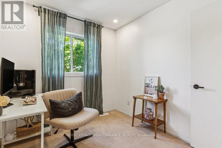 28749249/68-1732-shamandura-lane/orleanssunridge/ottawa/ontario/K1C6Z9_36