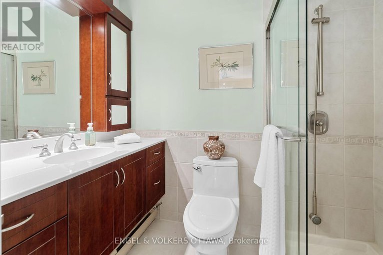 28953210/4-74-somerset-street-w/ottawa-centregolden-triangle/ottawa/ontario/K2P0H5_20