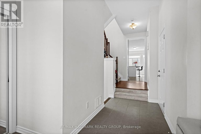 28653089/716-summergaze-street/emerald-meadowstrailwest/ottawa/ontario/K2M0L4_6