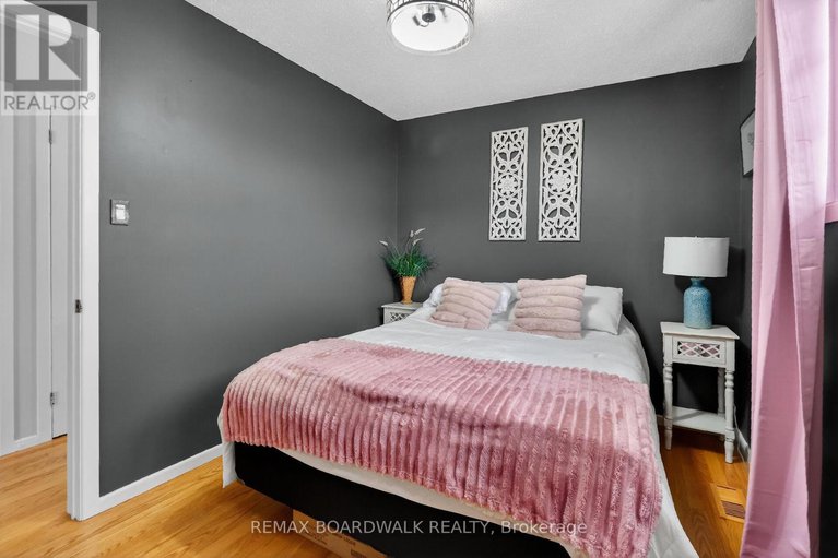 29402322/2462-tupper-avenue/hawthorne-meadows/ottawa/ontario/K1G1G7_27