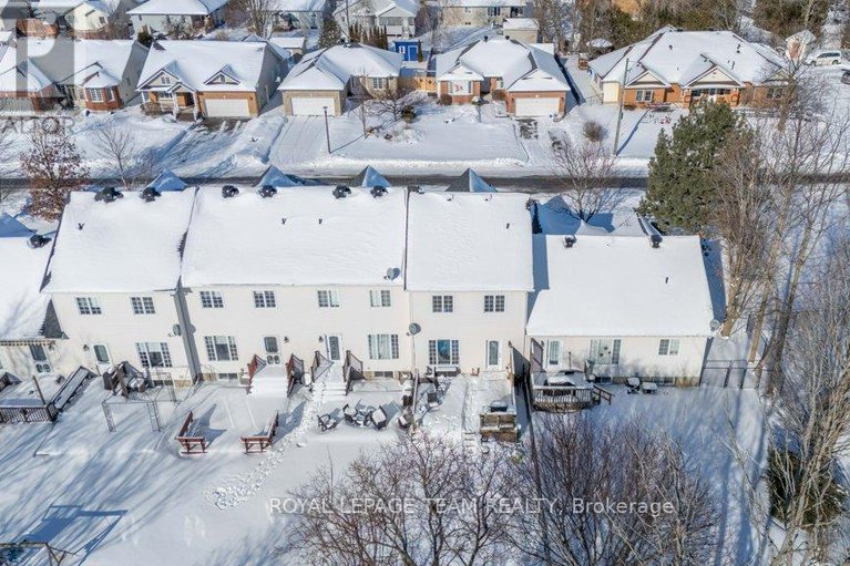 29275894/537-victoria-street/winchester/north-dundas/ontario/K0C2K0_38