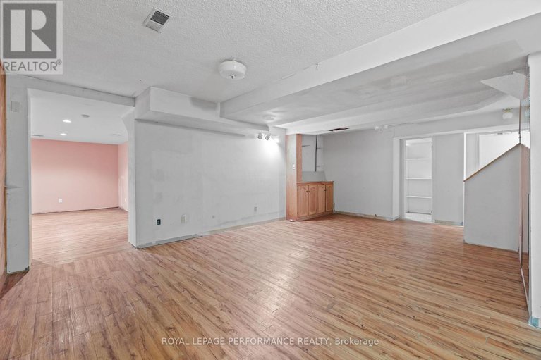 28857396/198-park-grove-drive/queenswood-heights-south/ottawa/ontario/K1E2T1_37