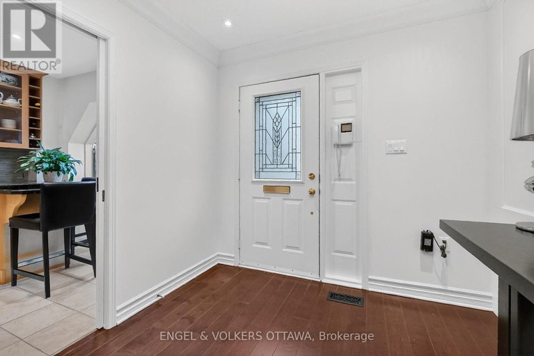 29238292/c8-111-echo-drive-w/ottawa-east/ottawa/ontario/K1S5K8_4