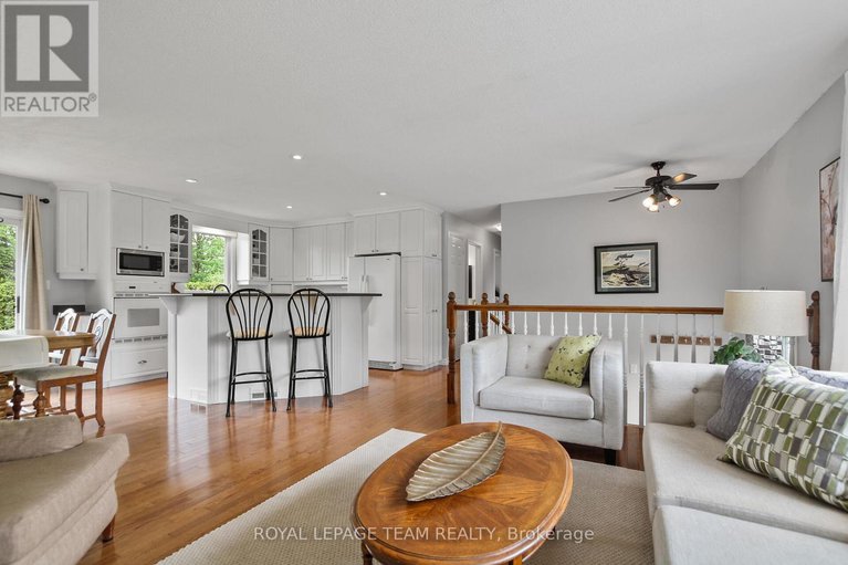 28356426/6489-doctor-blair-crescent/north-gower/ottawa/ontario/K0A2T0_6