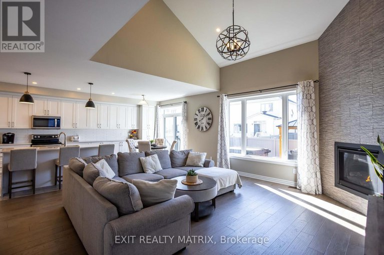 29373646/573-strasbourg-street/embrun/russell/ontario/K0A1W0_17