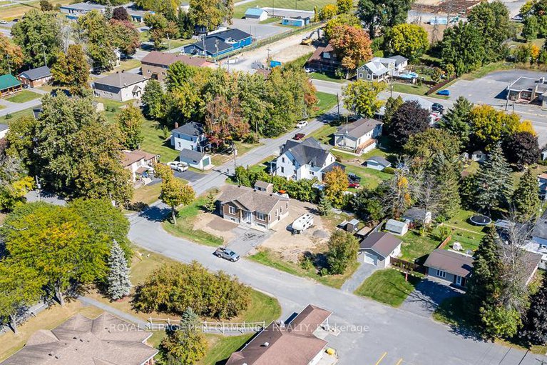 28907262/7-spruce-street-s/lancaster/south-glengarry/ontario/K0C1N0_30