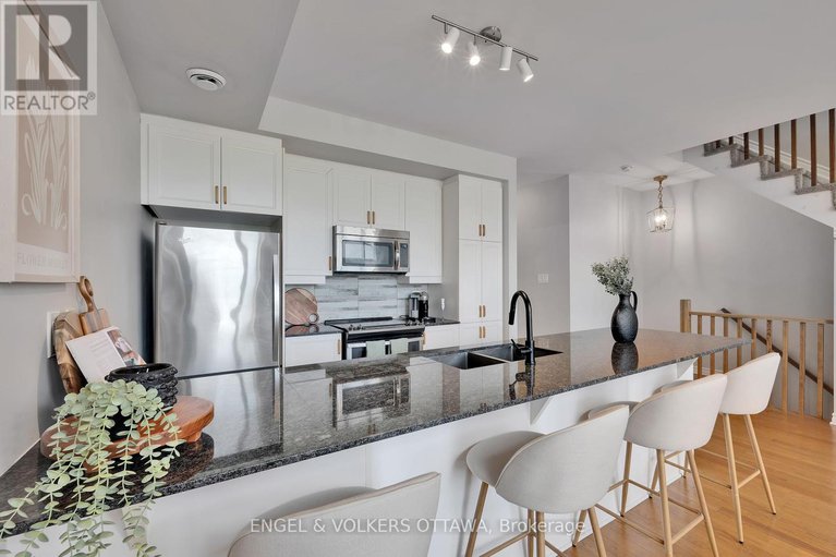 28659371/262-pembina-private/riverside-southgloucester-glen/ottawa/ontario/K4M0E2_11