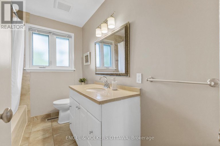 28638772/31-assiniboine-drive/borden-farmstewart-farmcarleton-heightsparkwood-hills/ottawa/ontario/K2E5R8_21