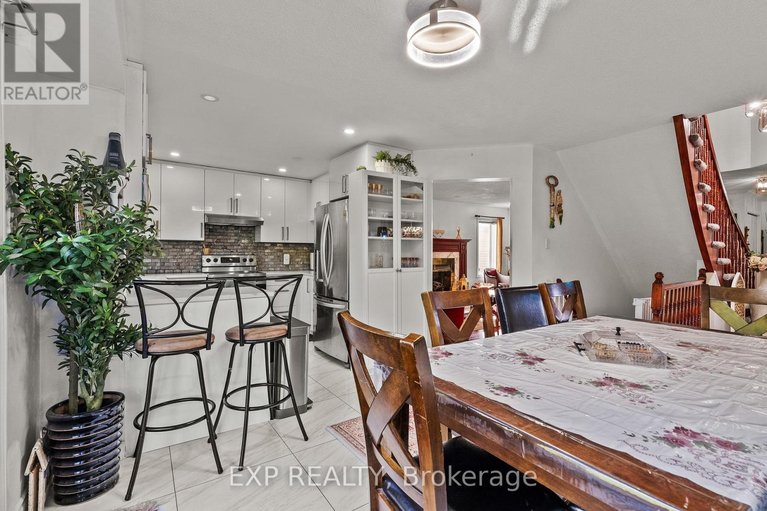 29638664/1582-blohm-drive/hunt-club-park/ottawa/ontario/K1G5K4_15