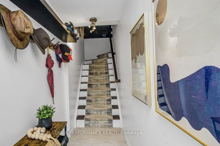 29619471/2d-4-columbus-avenue/overbrook/ottawa/ontario/K1K1R3_3