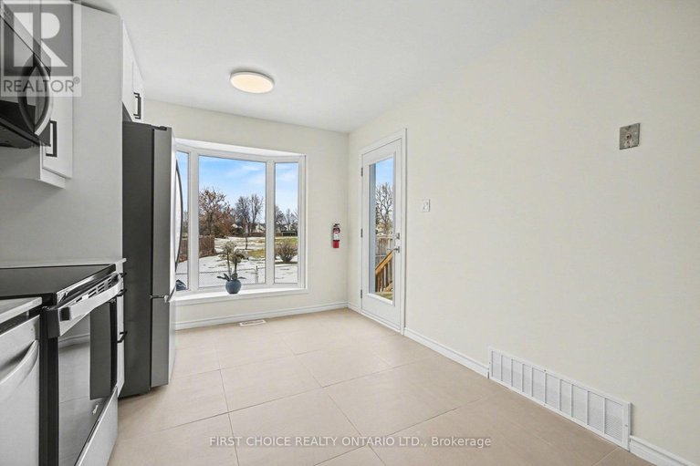 29457498/883-lawnsberry-drive/chatelaine-village/ottawa/ontario/K1E1Y2_7