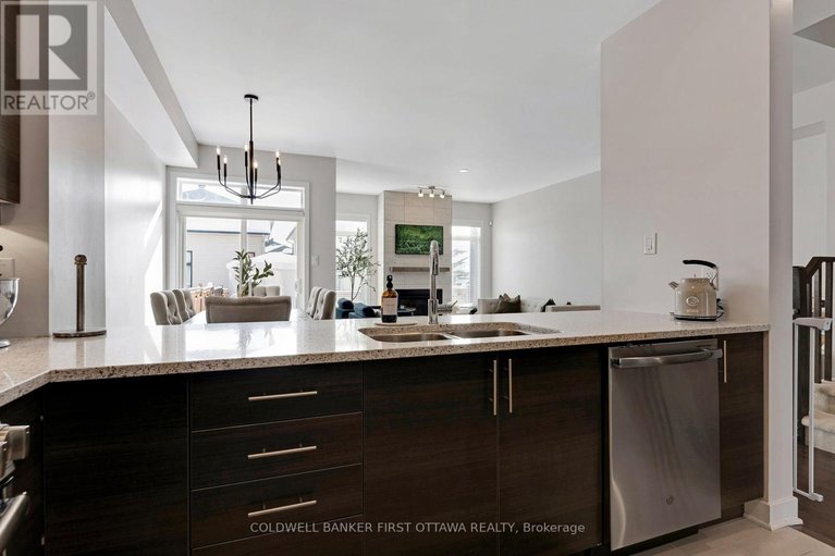 29465691/422-markdale-terrace/riverside-southgloucester-glen/ottawa/ontario/K4M0E2_11