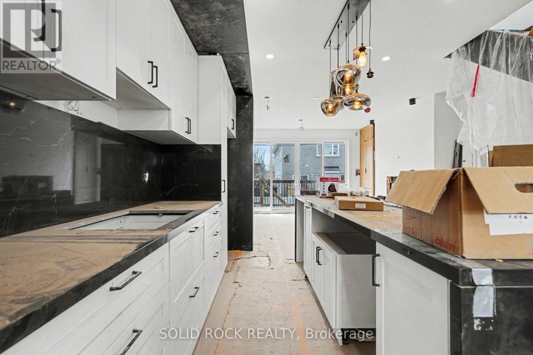 29669968/838-alpine-avenue/queensway-terrace-north/ottawa/ontario/K2B5R6_8