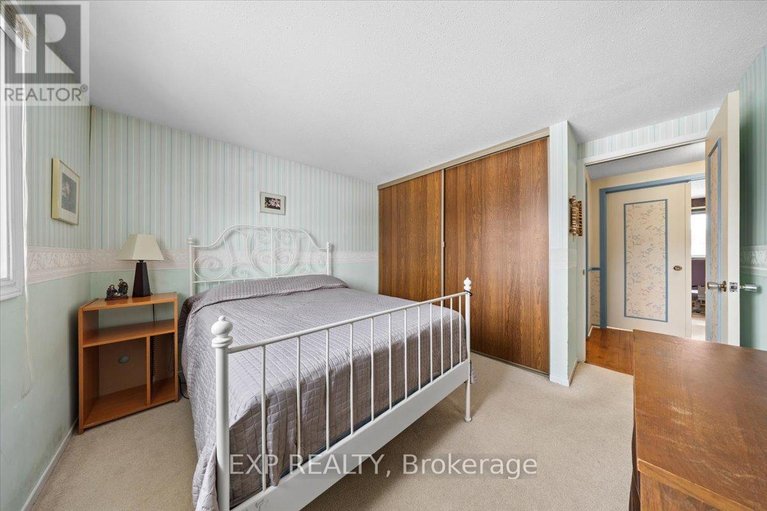 29485103/915-lawnsberry-drive/chatelaine-village/ottawa/ontario/K1E1Y2_23