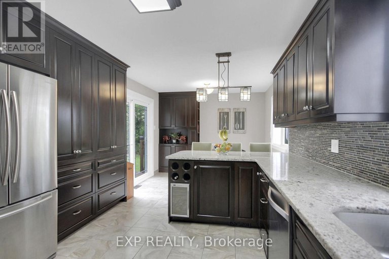 28340674/2001-neepawa-avenue/carlingwood/ottawa/ontario/K2A3L4_24