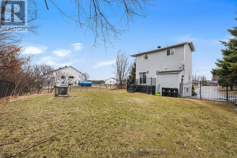 29592597/436-yves-street/town-of-rockland/clarence-rockland/ontario/K4K1E9_34