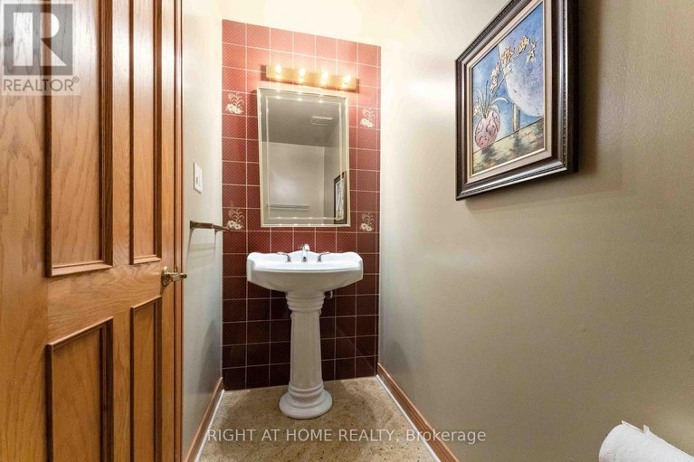 28765727/2-muirfield-gardens/cedar-hillorchard-estates/ottawa/ontario/K2R1B8_23