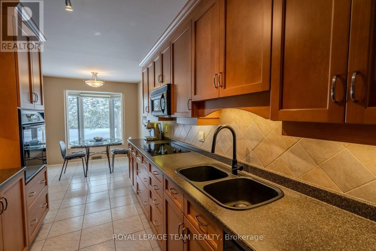29296774/118-seabrooke-drive/glencairnhazeldean/ottawa/ontario/K2L2R4_11