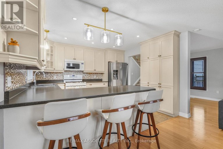 29664919/229-mica-crescent/town-of-rockland/clarence-rockland/ontario/K4K0E3_10