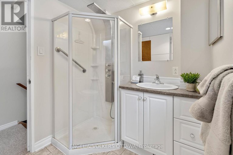 29579181/2125-valley-drive/elmvale-acresurbandale/ottawa/ontario/K1G2P6_32