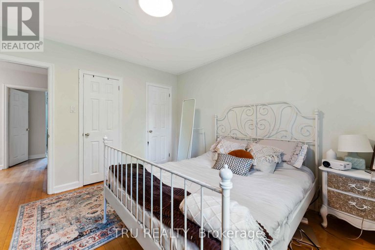 28591206/14-claver-street/cardinal-heights/ottawa/ontario/K1J6W7_18