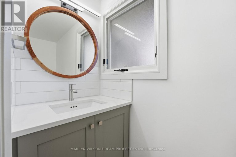 29155017/33-commanche-drive/city-viewskylinefisher-heightsparkwood-hills/ottawa/ontario/K2E6E8_21