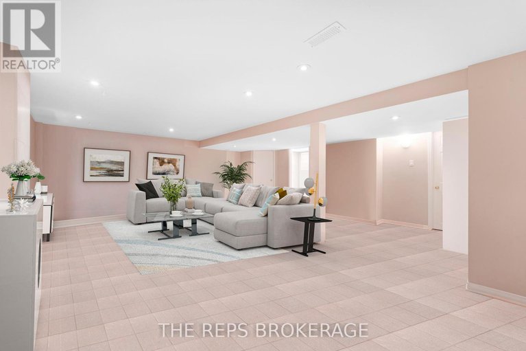 28788760/3062-upper-otterson-place/mooneys-bayrevelstoke/ottawa/ontario/K1V7B6_32