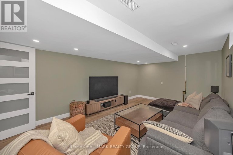 29586664/1059-avignon-court/orleans-wood/ottawa/ontario/K1C2N4_36