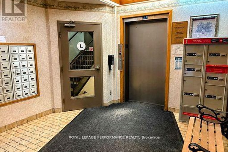 29361380/112-6470-bilberry-drive/orleans-wood/ottawa/ontario/K1C4P1_3