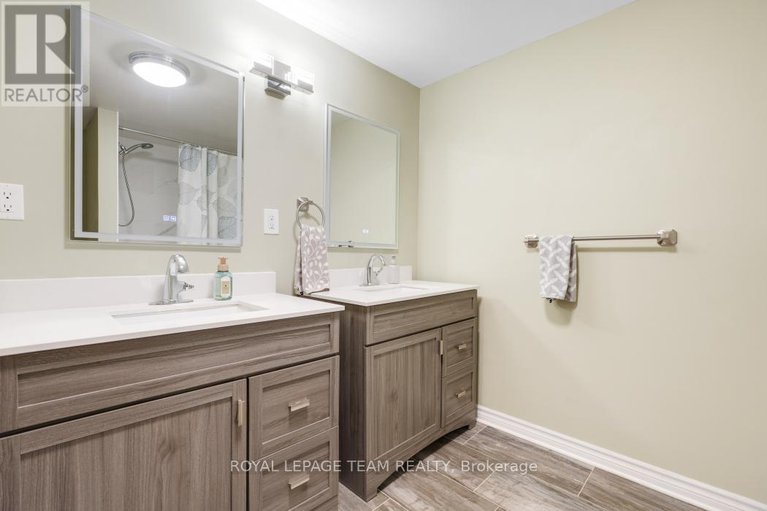 29256594/52-alison-korn-private/bells-corners/ottawa/ontario/K2H8M6_19