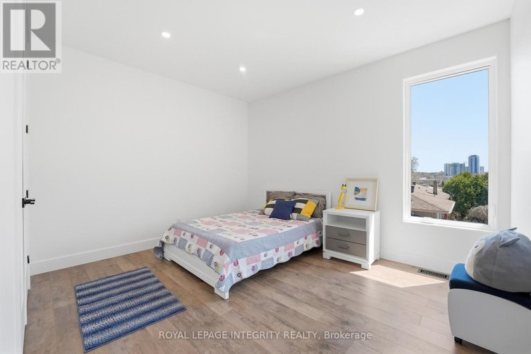 29663854/984-watson-street/fairfield-heights/ottawa/ontario/K2B6C2_30