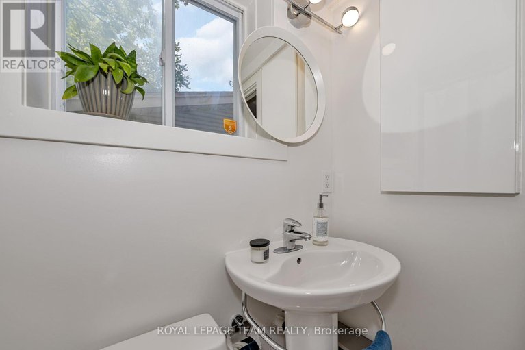 28410245/2748-rowatt-street/britannia/ottawa/ontario/K2B6N9_22