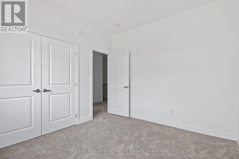 28608442/11-mendoza-way/emerald-meadowstrailwest/ottawa/ontario/K2S1B6_23
