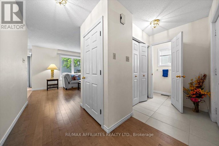 28543390/1293-parc-du-village-road/convent-glen-south/ottawa/ontario/K1C7B2_11
