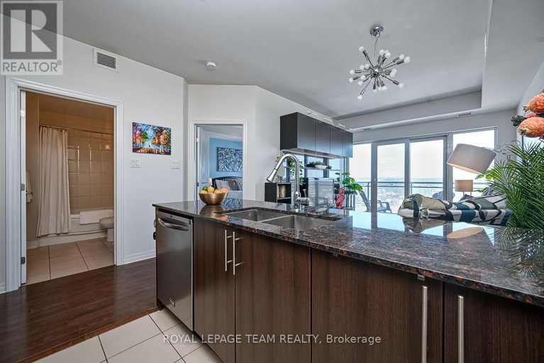 29407953/1906-90-landry-street/vanier/ottawa/ontario/K1L0A9_16