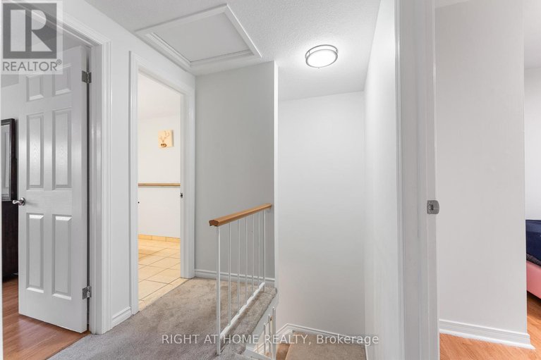 29273425/32-2296-orient-park-drive/blackburn-hamlet-south/ottawa/ontario/K1B4N6_17