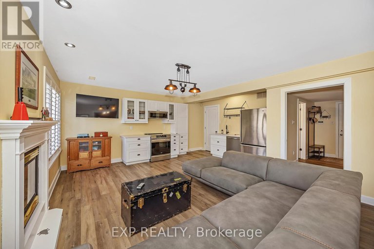 29397622/46-marsh-sparrow-private/morgans-grantsouth-march/ottawa/ontario/K2K3P2_28