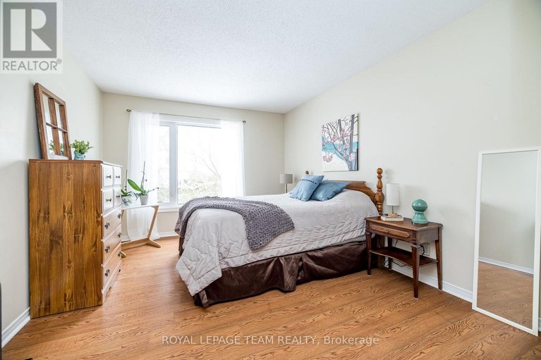 29528668/27-pine-needles-court/stittsville-central/ottawa/ontario/K2S1G5_17