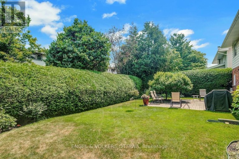 28812016/15-dickson-street/bruce-farmgraham-parkqualicumbellands/ottawa/ontario/K2H7H6_46