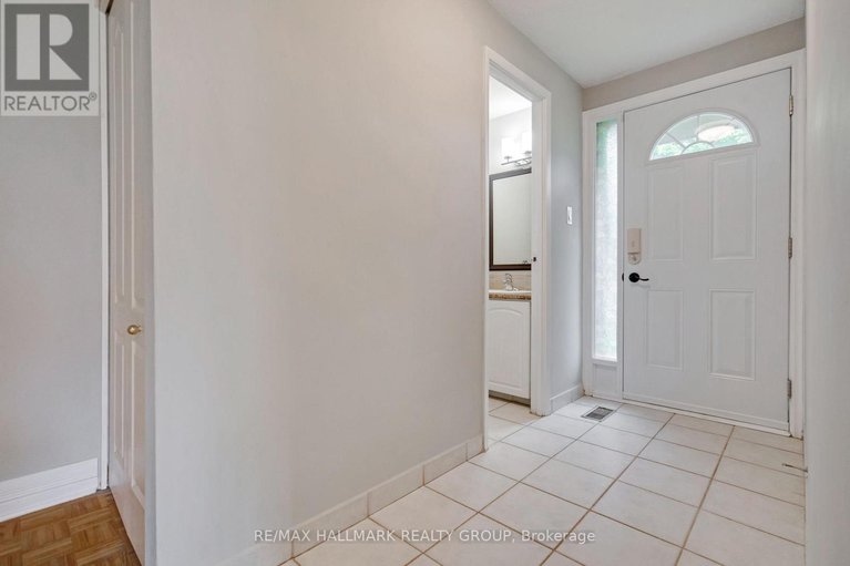28701496/12f-larkshire-lane/pheasant-run/ottawa/ontario/K2J1Y6_3